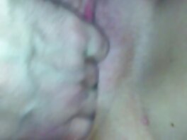 Una bionda culona fa delle belle video hard vecchie seghe con le tette