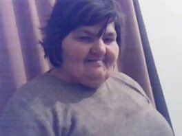 La mora magra Ariana Marie scopa con donne hard video le calze nere