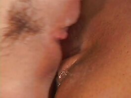 Preoccuparsi rende Courtney bagnata e arrapata film porno hard italiani